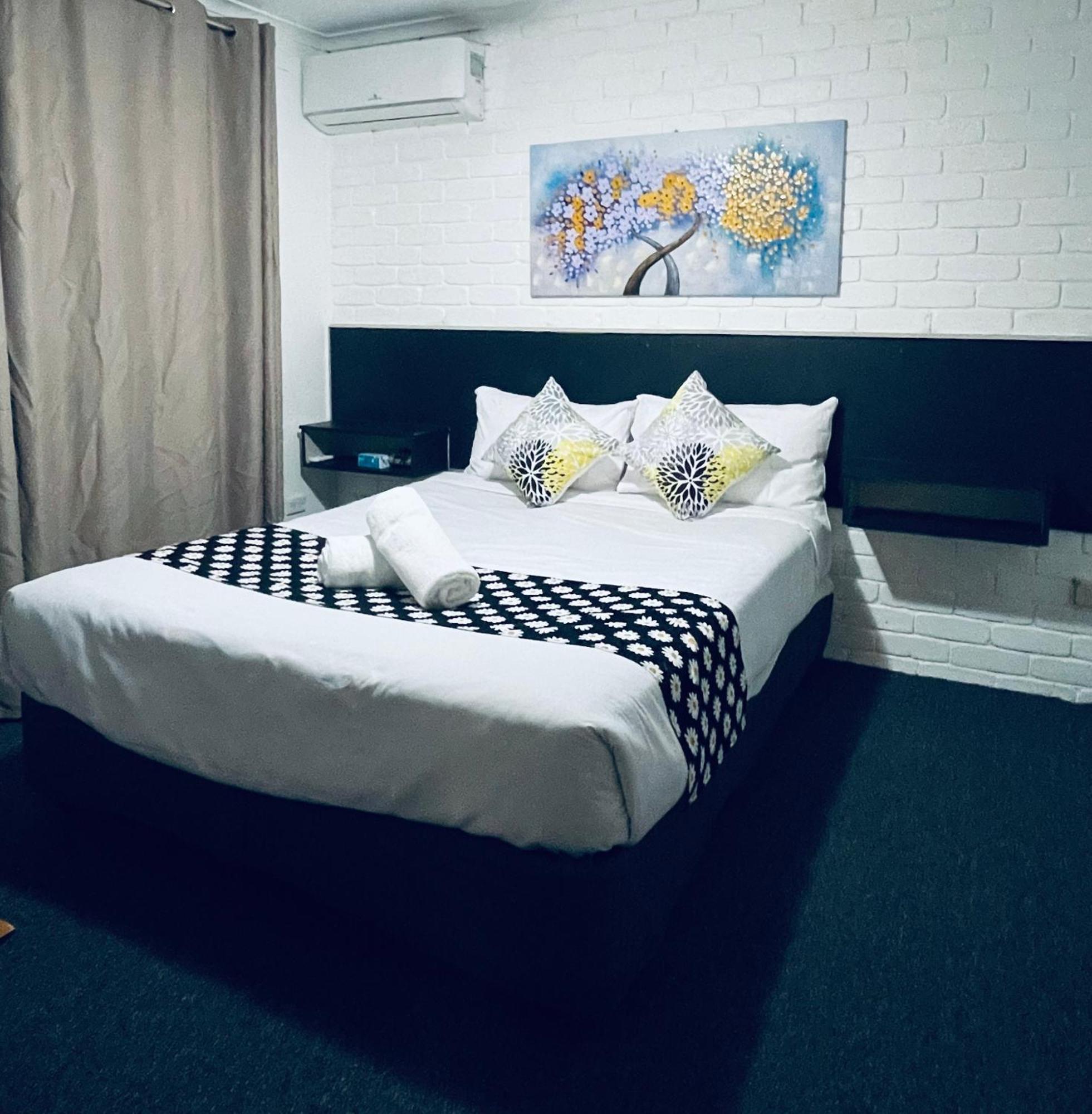 Jacaranda Place Motor Inn トゥーンバ エクステリア 写真