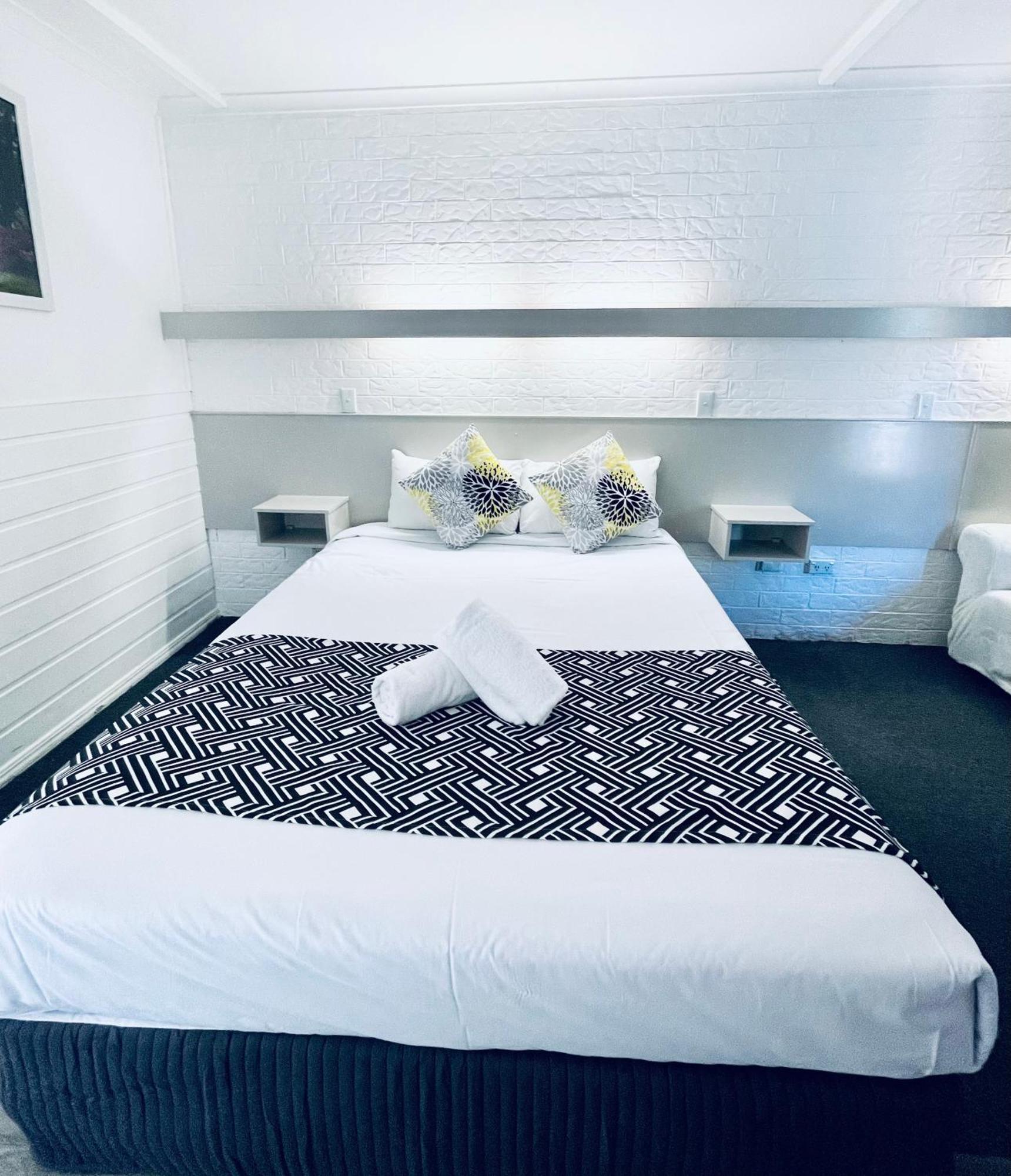 Jacaranda Place Motor Inn トゥーンバ エクステリア 写真