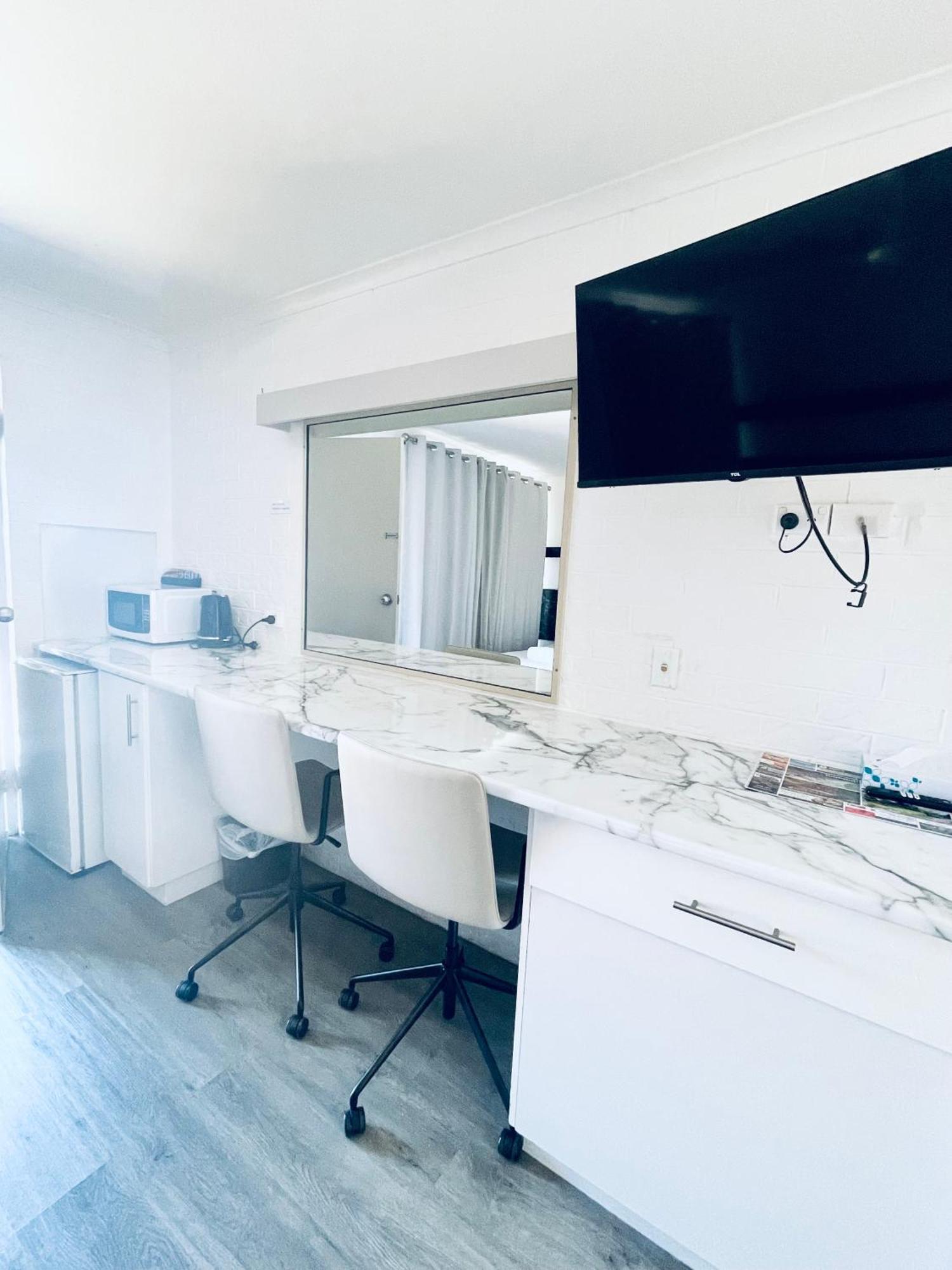 Jacaranda Place Motor Inn トゥーンバ エクステリア 写真